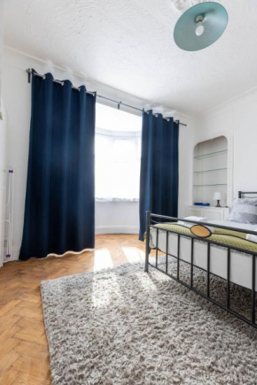 Near Wembley, beautiful apartment with garden, self check-in